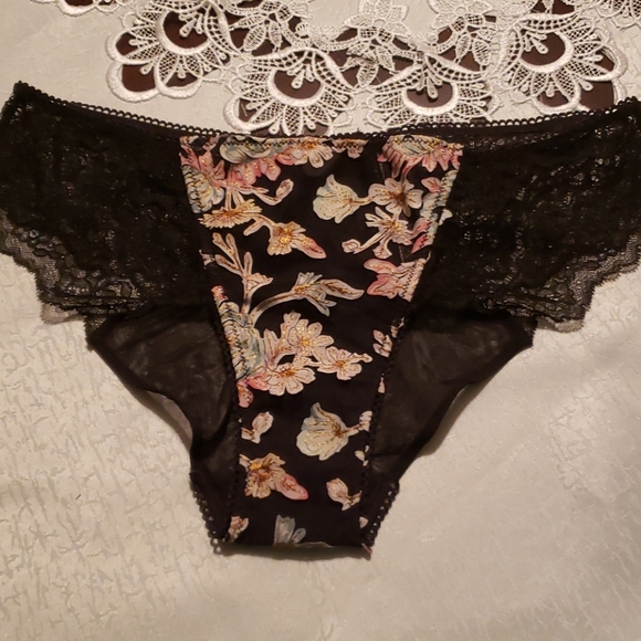 Victoria secret woman - Picture 2 of 8